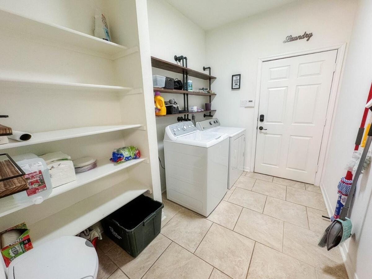Beautiful Family 3 Bed Two And A Half Bath Stone Oak Holiday home